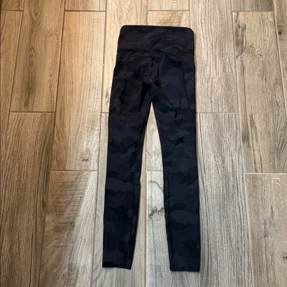 Lululemon Fast and Free Tight II 25" *Non-Reflective Nulux Incognito Camo SZ‎ 2 - Picture 9 of 10